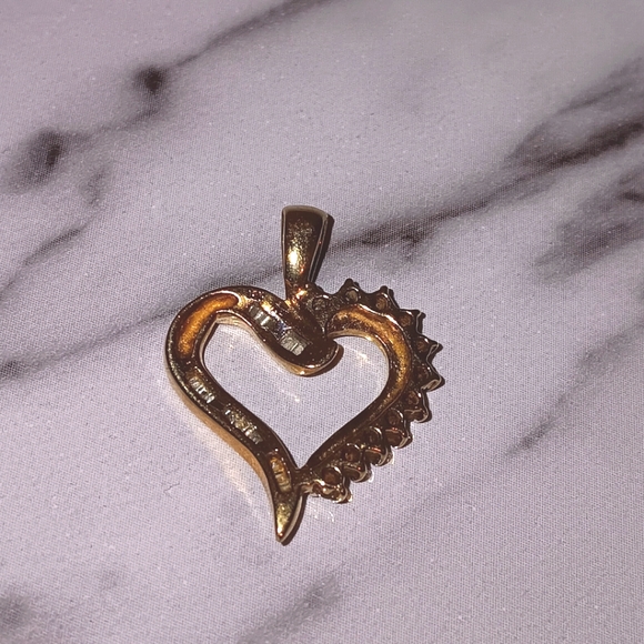 10kt Gold Diamonds Heart Pendant - Picture 2 of 6
